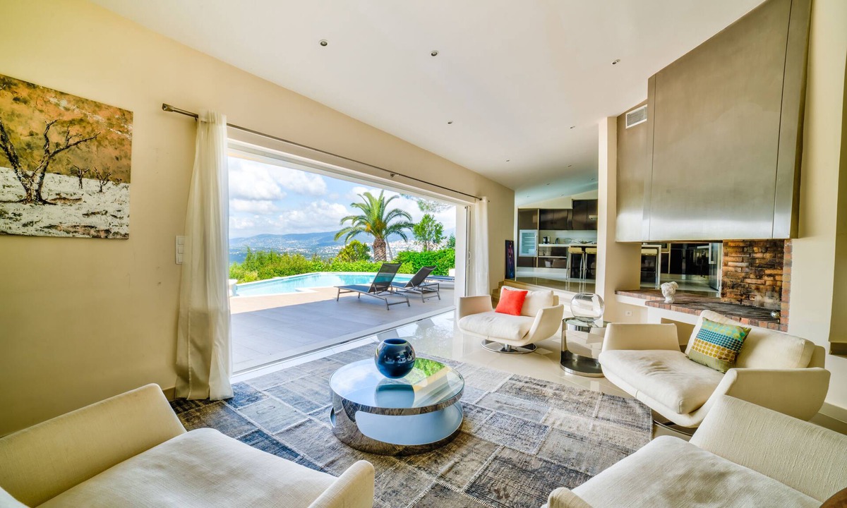 Mouans-Sartoux Villa | 6 Bedrooms Luxury Villa