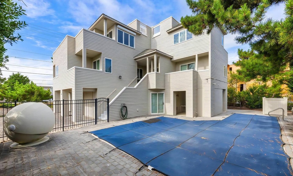 Loveladies House | 6 BEDROOMS ON PRIVATE LANE!