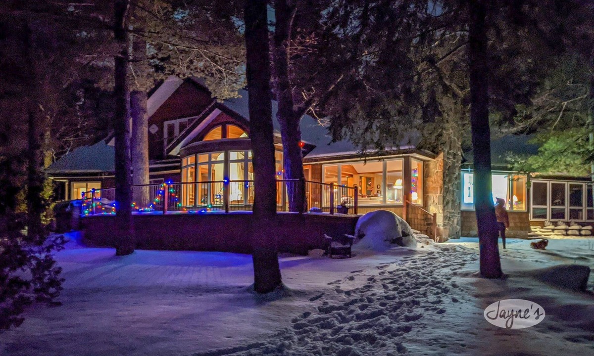 Gravenhurst Cottage | 6 beds, 6 baths on a Point on Lake Muskoka! Hot tub, 2-slip boathouse!