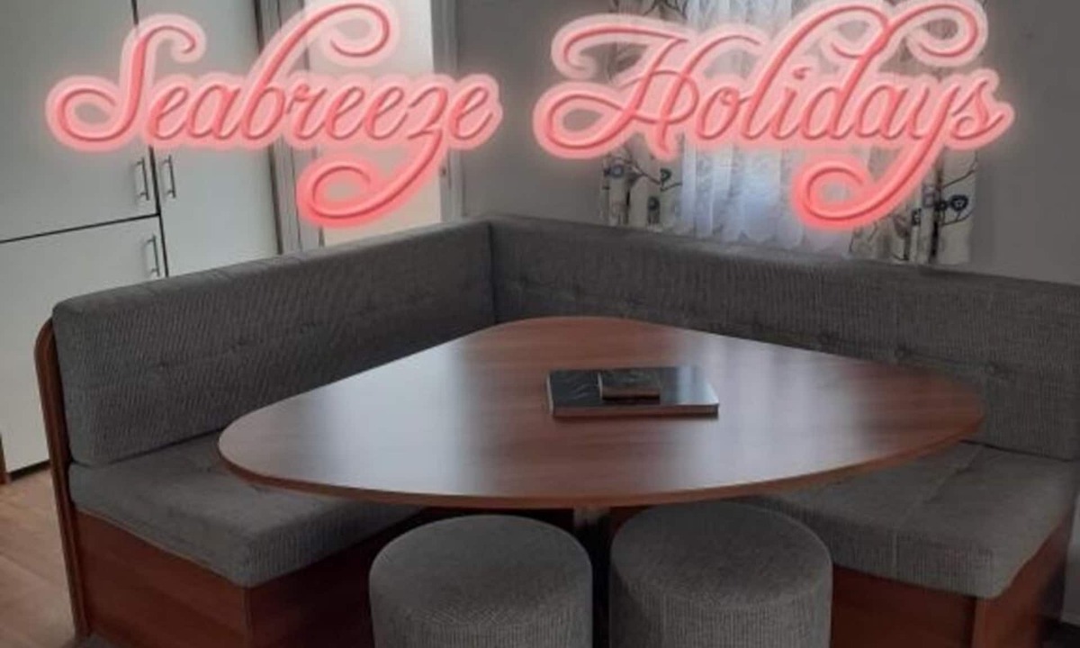 Clacton-on-Sea House | 6 Berth 3 Bedroom Willerby Caravan