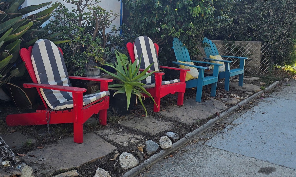 Ocean Park Apartment | 6 blocks to Santa Monica beach, great neighborhood