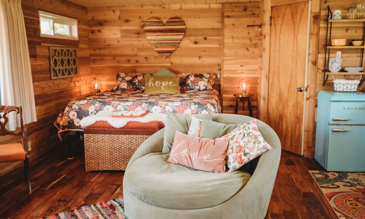 Sequim Cabin | # 6 Boho Romantic Suite Hot Tub Private Beach-Kitchenette