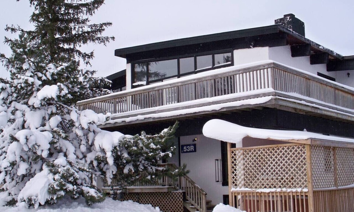 The Blue Mountains Cottage | 6 BR Blue Mountain Cottage|Private Beach|Hot Tub|Sauna, Ping Pong Table