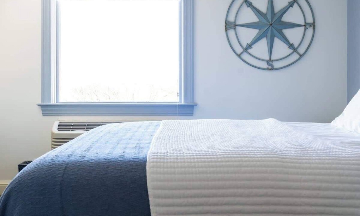 Middletown Hotel | #6 | Comfy Room w/Queen-bed