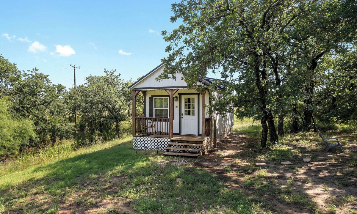 Hico Cabin | 6 Hico Glamping Petting Zoo Campfire Fossil Rim