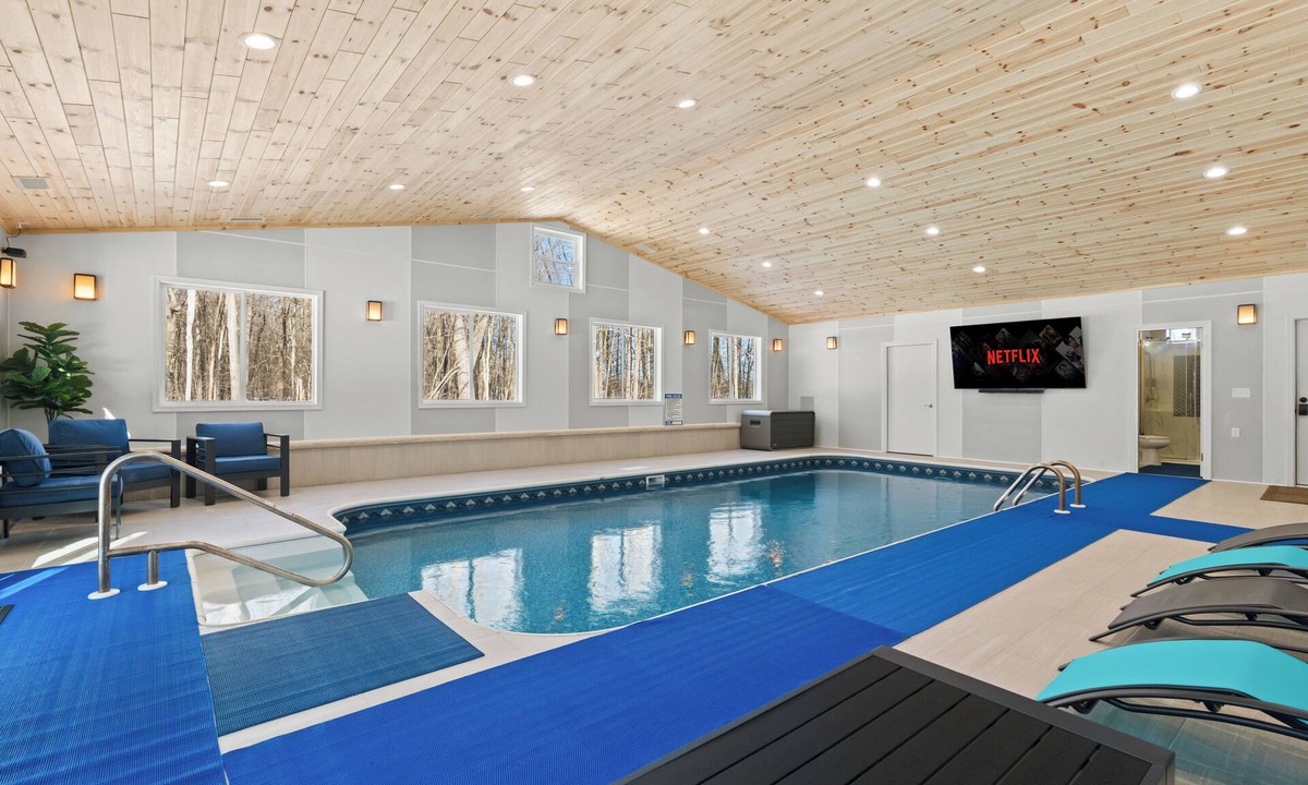 Long Pond Villa | 6 Masters, Indoor Pool, Pickle Ball Ct, Game Room