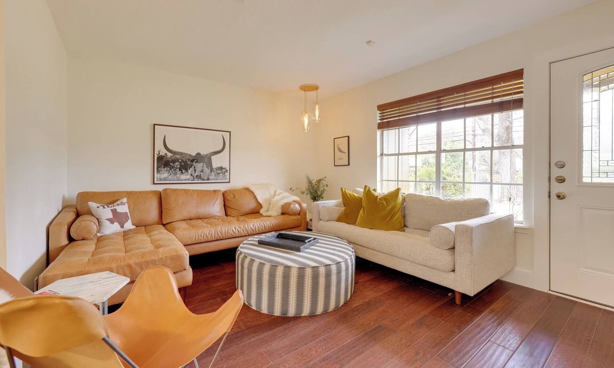 Austin House | 6 Mi to Dtwn Austin: Home w/Screened Porch & Yard
