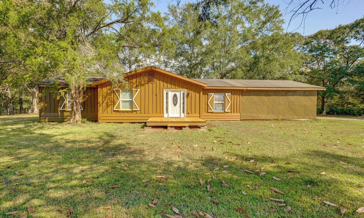 Poplarville Cabin | 6 Mi to Main St Poplarville: Cabin w/Pasture View