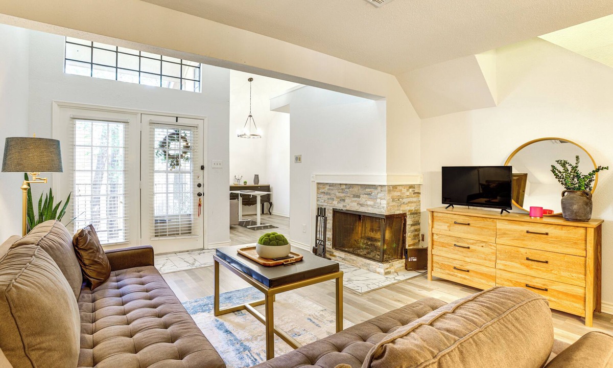 Bammel Condo | 6 Mi to Mercer Botanic Gardens, Sleek Unit w/Pool