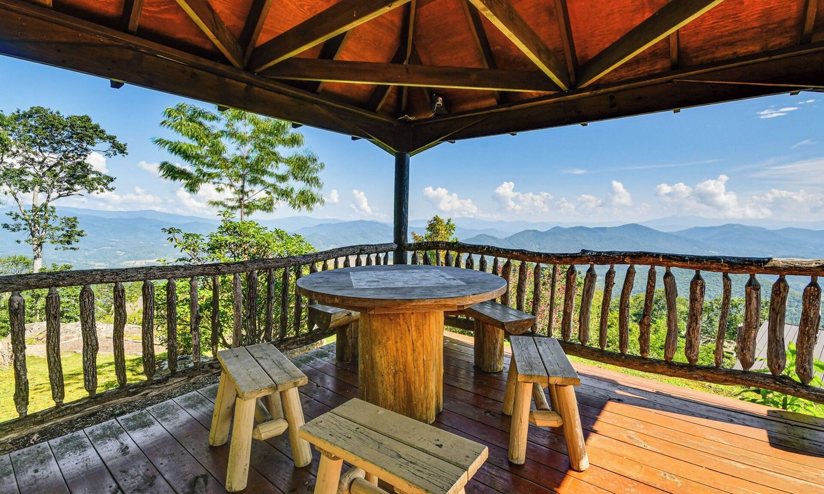 Mountain Air Condo | 6 Mi to Pisgah Nat'l Forest! Condo w/Serene Views