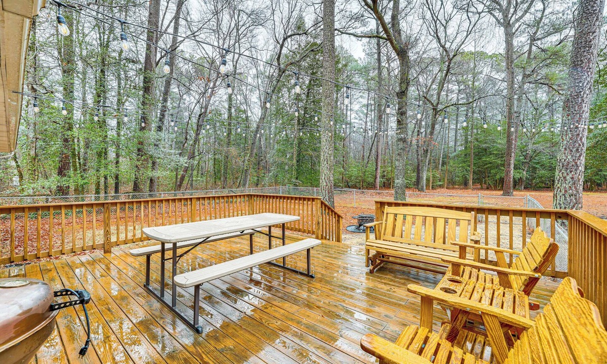 Allen Cottage | 6 Mi to Salisbury: Forest-view Sanctuary!