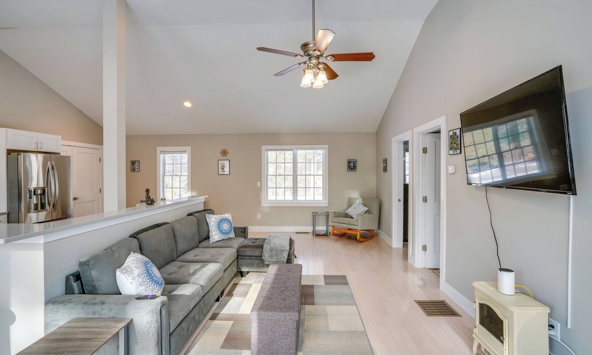 Lee Apartment | 6 Mi to Tanglewood! High-End Lee Apartment