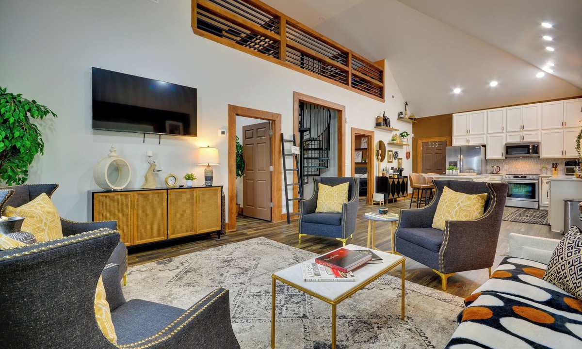 Greensboro House | 6 Mi to Wet 'n Wild! Family Escape w/Yard & Deck