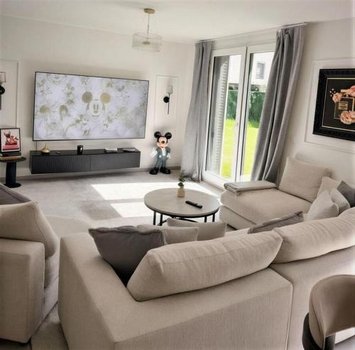 Coupvray House | 6-Min Drive to Disneyland House with Free Parking