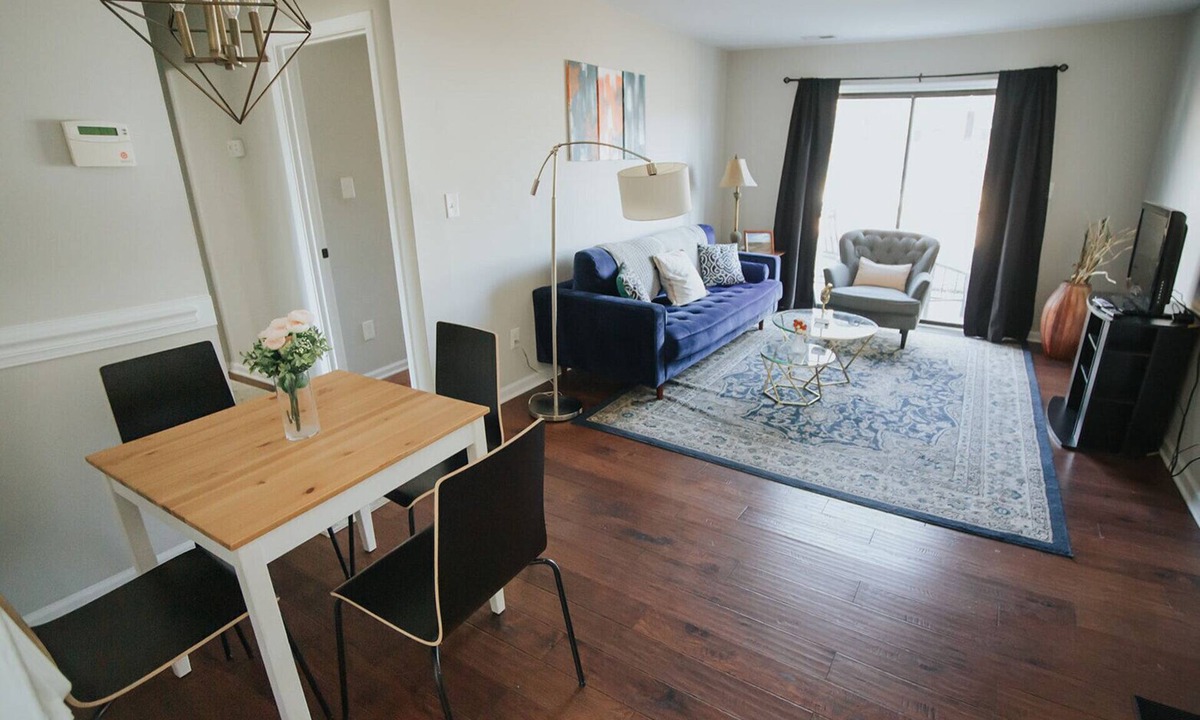 Downtown House | 6 Mins Walk to Transfer Co Food Hall/Downtown #B