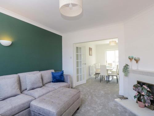 Newton St Loe House | 6 Newbridge Gardens