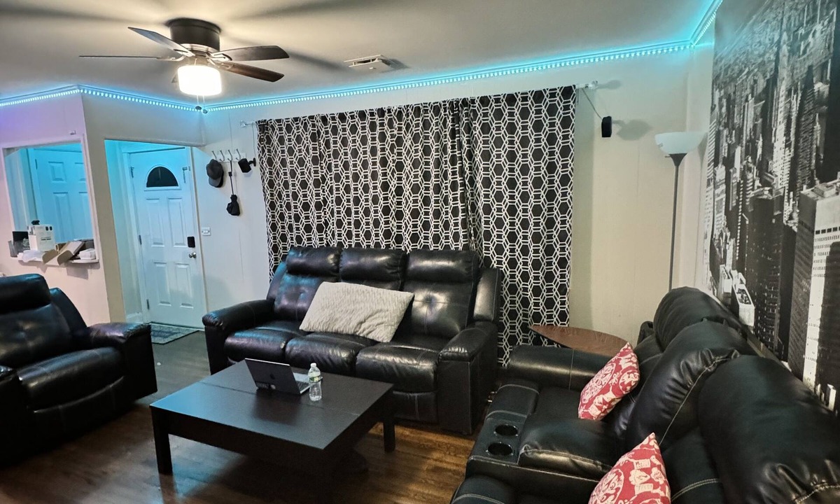 Hicksville House | #6 Nice Private room with queen bed