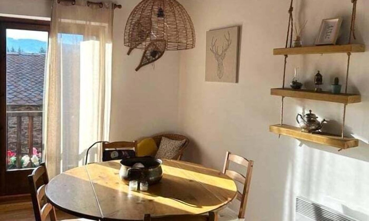 Llivia Apartment | 6 Pax Duplex with Attic, Fireplace and Balcony