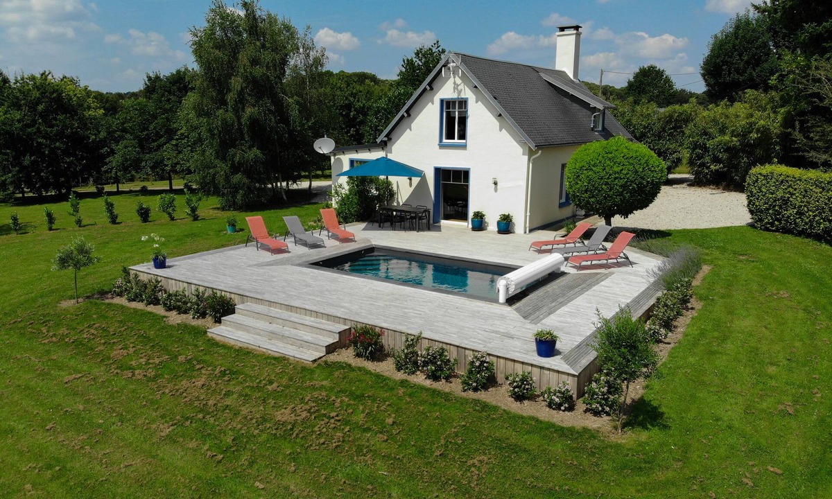 Saint-Martin-le-Bouillant House | 6-person gîte with terrace and heated swimming pool 40km from Mont Saint Michel