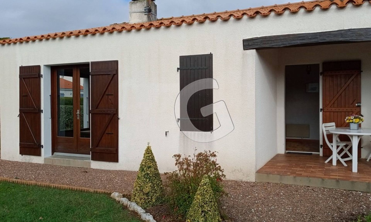 Saint-Vincent-sur-Jard House | 6-person house 900m from beach, terraces, parking, pet-friendly