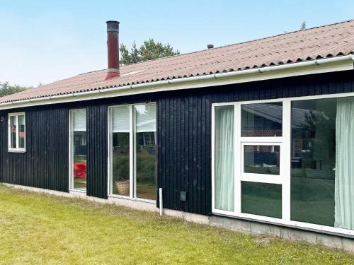Grærup Strand House | 6 person holiday home in Oksb l