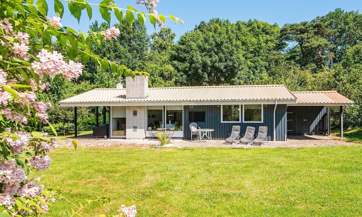 Bønnerup Strand House | 6 person holiday home in Glesborg