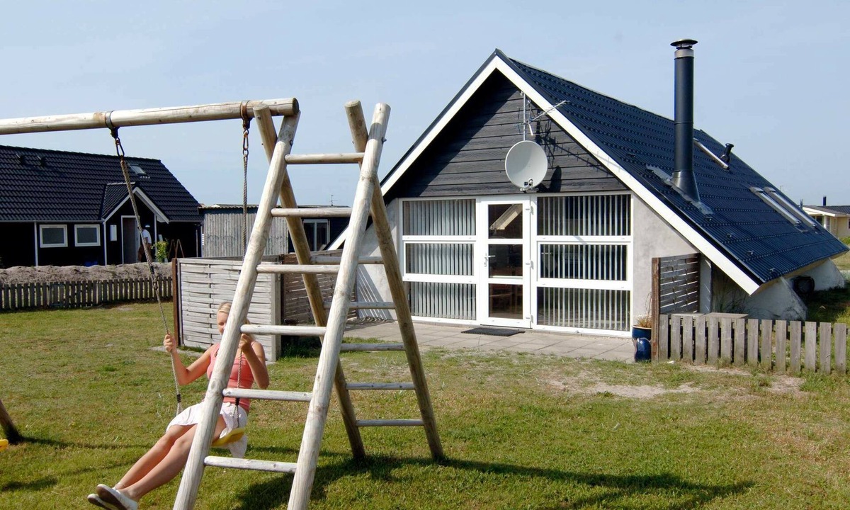 Vrist Strand House | 6 person holiday home in Harboøre