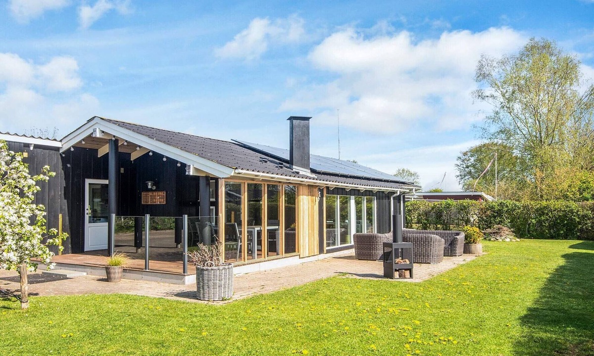 Grønninghoved Strand House | 6 person holiday home in Sjølund