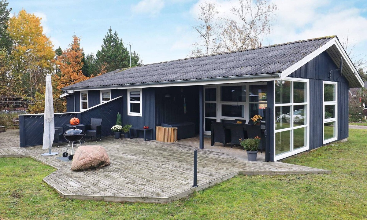 Hou House | 6 person holiday home in Hals