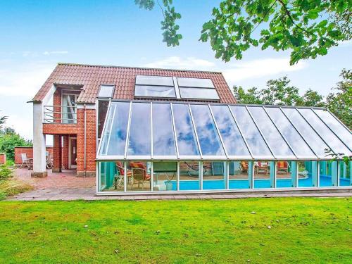 Hvalpsund House | 6 person holiday home in Farsø