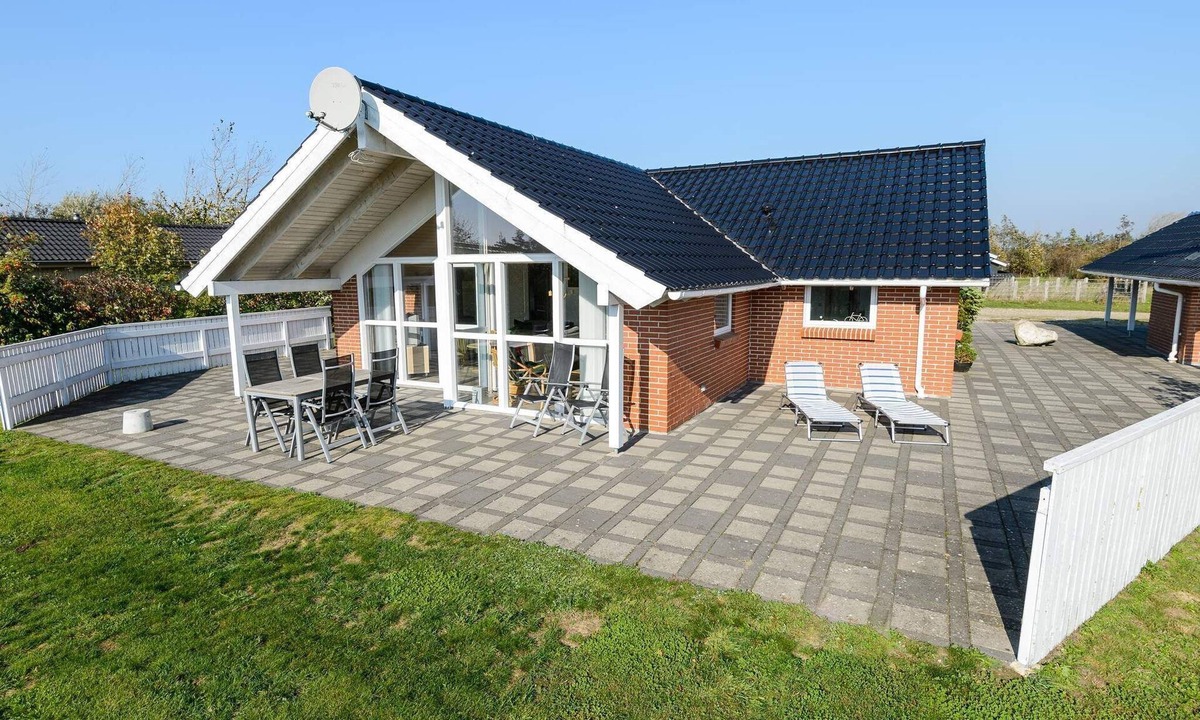 Skaven Strand House | 6 person holiday home in Tarm