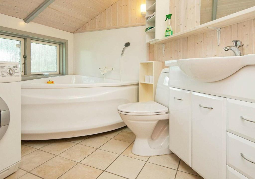 Farvang House | 6 person holiday home in F rvang