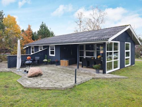 Hou House | 6 person holiday home in Hals