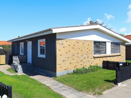 Lokken House | 6 person holiday home in L kken