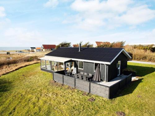 Nr. Lyngby Strand House | 6 person holiday home in L kken