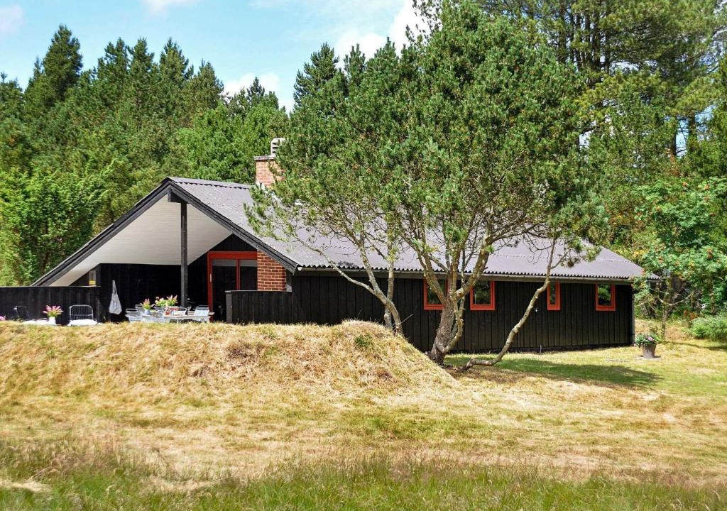 Mosevra House | 6 person holiday home in Oksb l