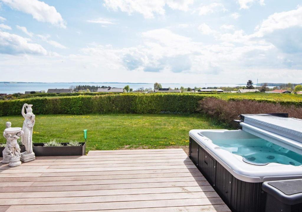 Ronde House | 6 person holiday home in R nde