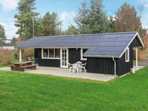 Nordost House | 6 person holiday home in S by