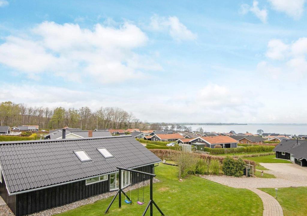 Grønninghoved Strand House | 6 person holiday home in Sj lund