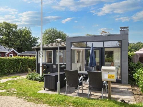 Grønninghoved Strand House | 6 person holiday home in Sjølund-By Traum