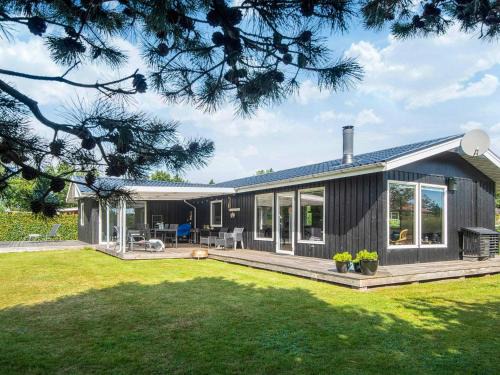 Skaven Strand House | 6 person holiday home in Tarm