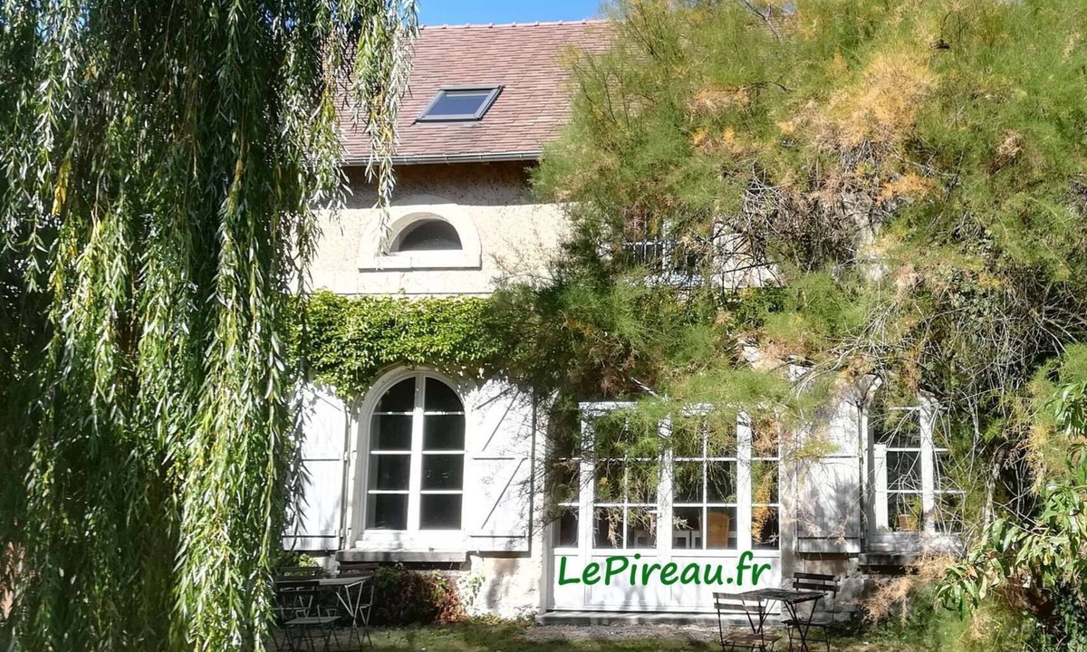Vouneuil-sur-Vienne House | 6 persons with privative garden, heated pool