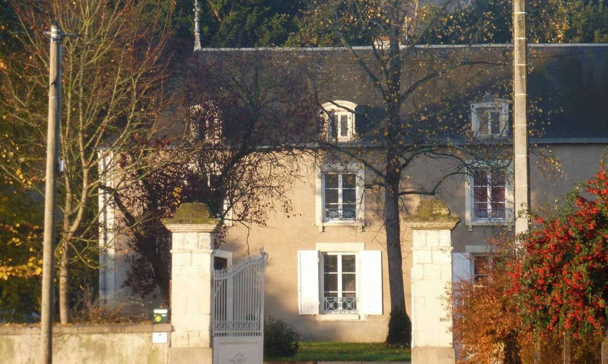 Vouneuil-sur-Vienne House | 6 persons with privative garden, heated pool