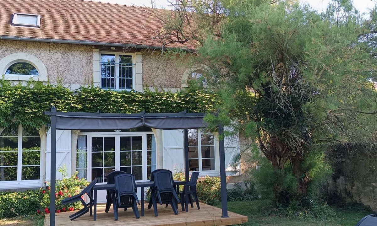 Vouneuil-sur-Vienne House | 6 persons with privative garden, heated pool