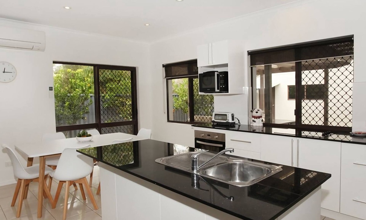 Marcoola House | 6 Petrie Avenue, Marcoola