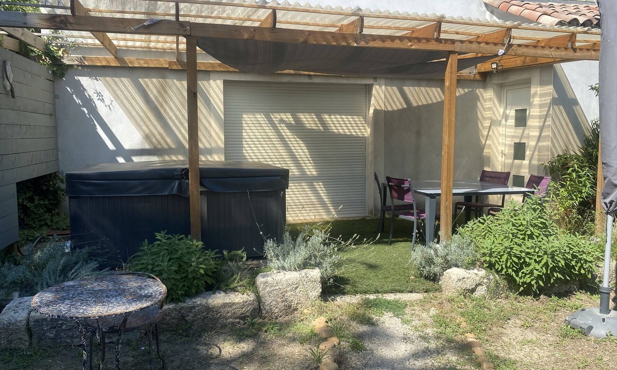 Sagries House | 60 m2 semi-detached house, air-conditioned, in a quiet location 4 km from Uzes;