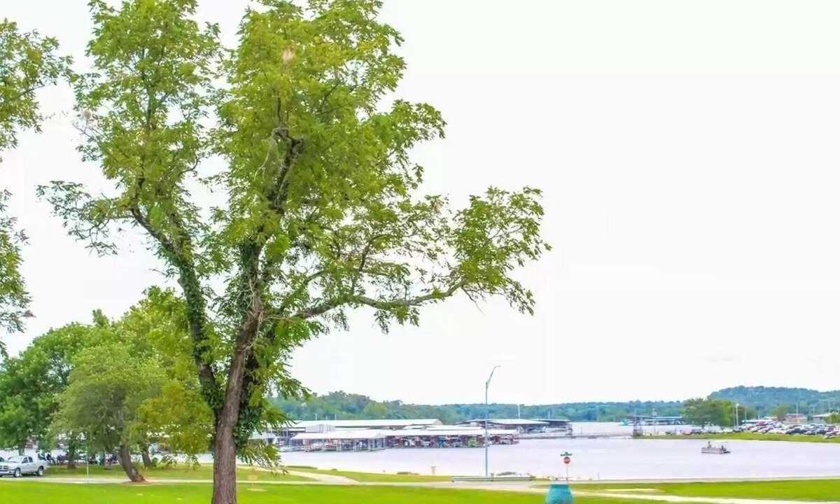 Eufaula House | 601 At The Cove located near marina, boat ramp, beach, water park & dining
