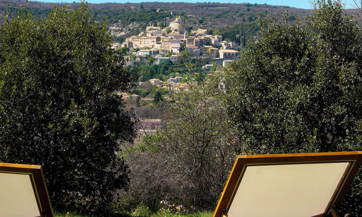 Simiane-la-Rotonde Other | 60m² for 2 people, panoramic views, private park and woodland, pets welcome.
