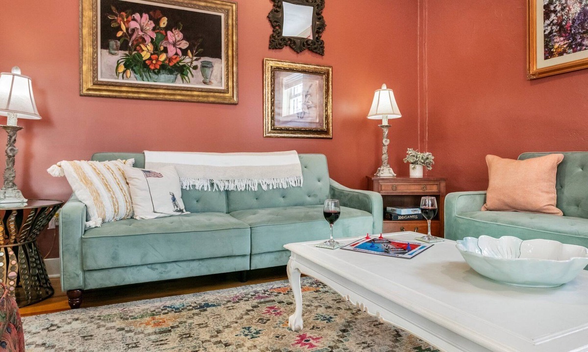 Natchez Condo | 610 Franklin: 5B | 1/1 | Heart of Downtown | Washer/Dryer