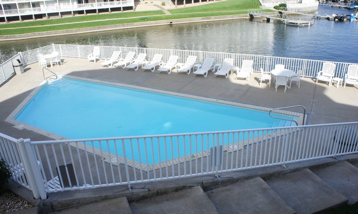 Osage Beach Condo | 611 Parkview Bay Beautiful 3 bedroom, 1st floor, Overlooks Pool, Lakefront